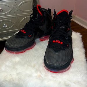 Nike Men’s black & red Lebron 19 Basketball shoes
